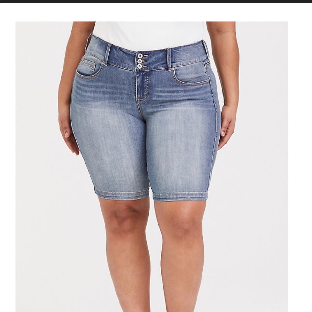 Torrid size 18 premium Bermuda Jean